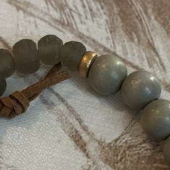 Boho Wood Bead Stretch Bracelet Gray & White - Picture 5 of 5
